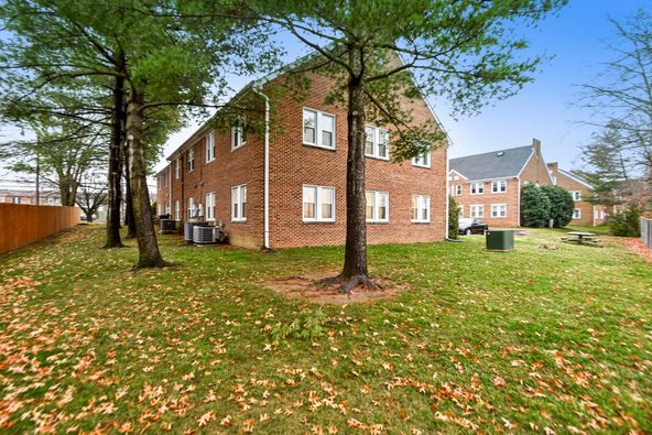 2102 Gallows Rd, Vienna, VA, 22182
